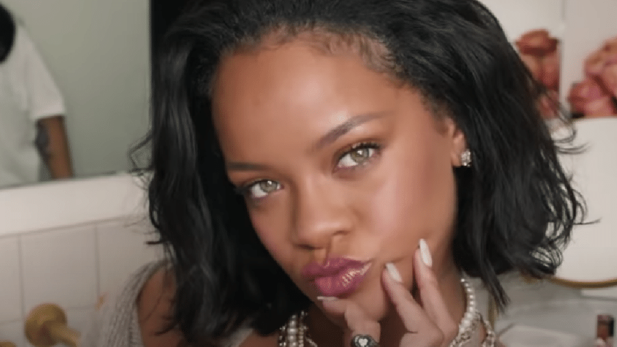 Why We're Obsessed with Rihanna's No-Makeup Makeup Look