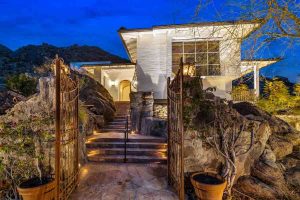 Suzanne Somers’ Legacy: Palm Springs Estate Hits Market for $8.95M