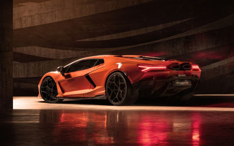 Lamborghini Revuelto 2024