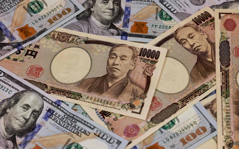 Japan Yen Hits Lowest Since 1990