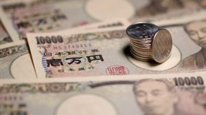 Japan Yen Hits Lowest Since 1990