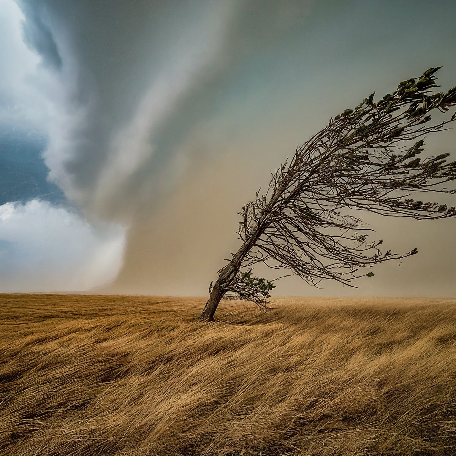 Double Trouble: Wind Threatens Kansas, Heat Grills Houston