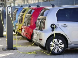 Electric Vehicles: Innovations in Battery Technology