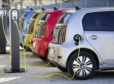 Electric Vehicles: Innovations in Battery Technology