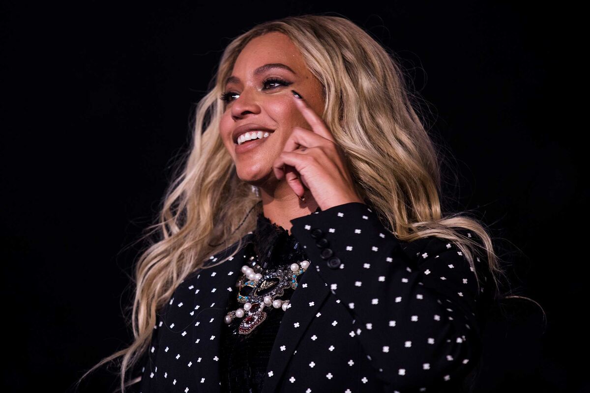 Top Celebrity Influencers Connecting With Fans on Instagram