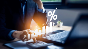 Investing in REITs vs. Crowdfunding: 2025 Finance Face-Off